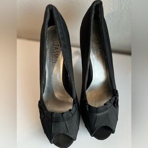 Jasmine Collection Charm Satin Platform Peep Toe Heels Black bow SZE 8.5